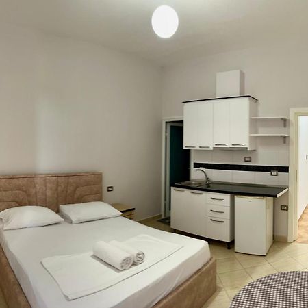 Hotel Villa Flowers Vlorë エクステリア 写真