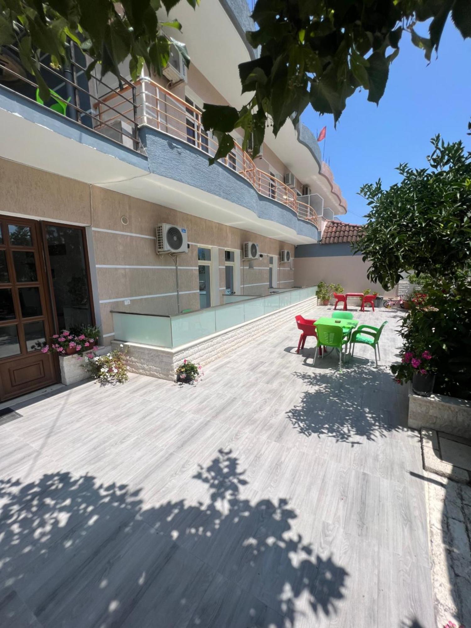 Hotel Villa Flowers Vlorë エクステリア 写真