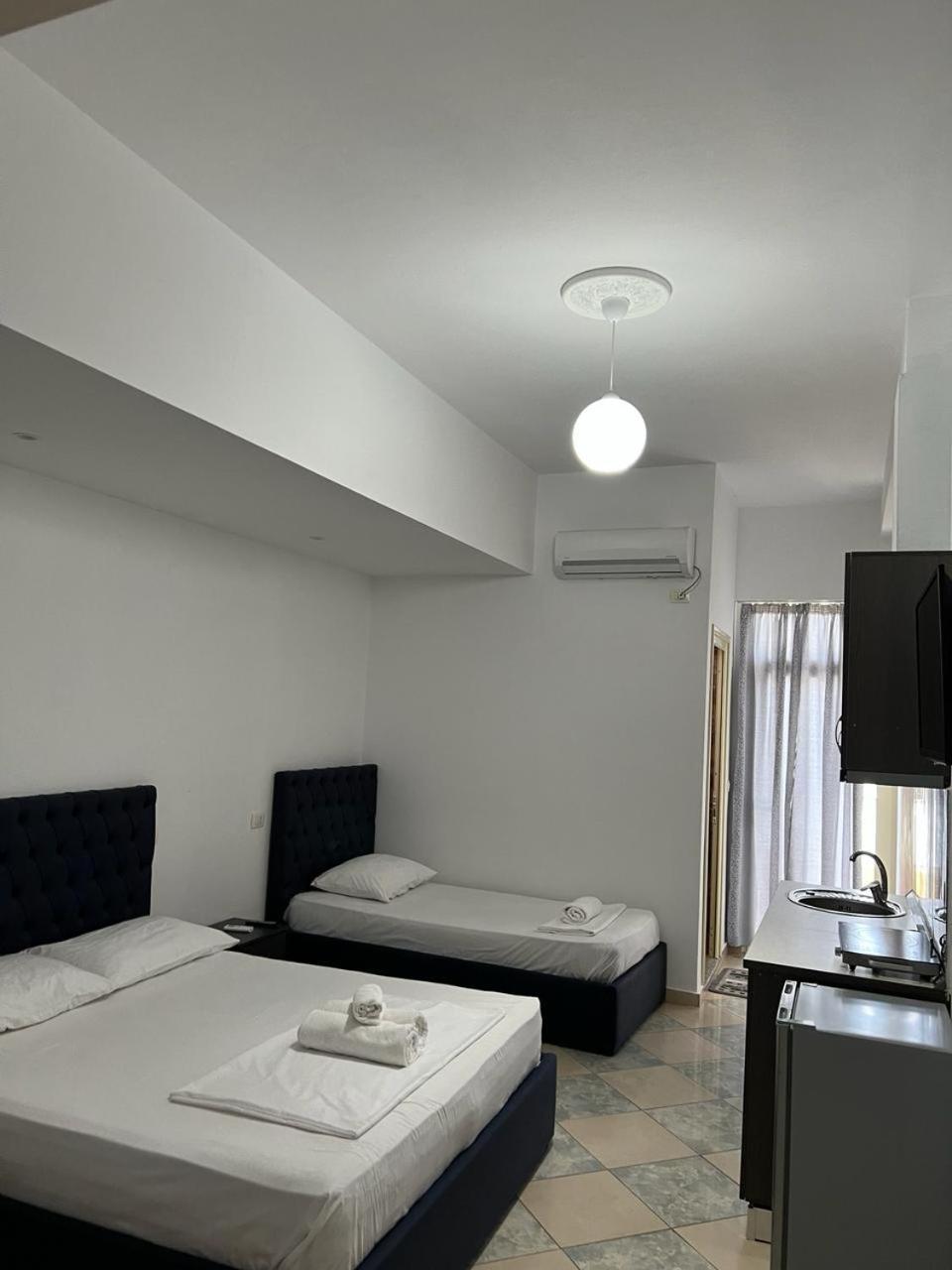 Hotel Villa Flowers Vlorë エクステリア 写真