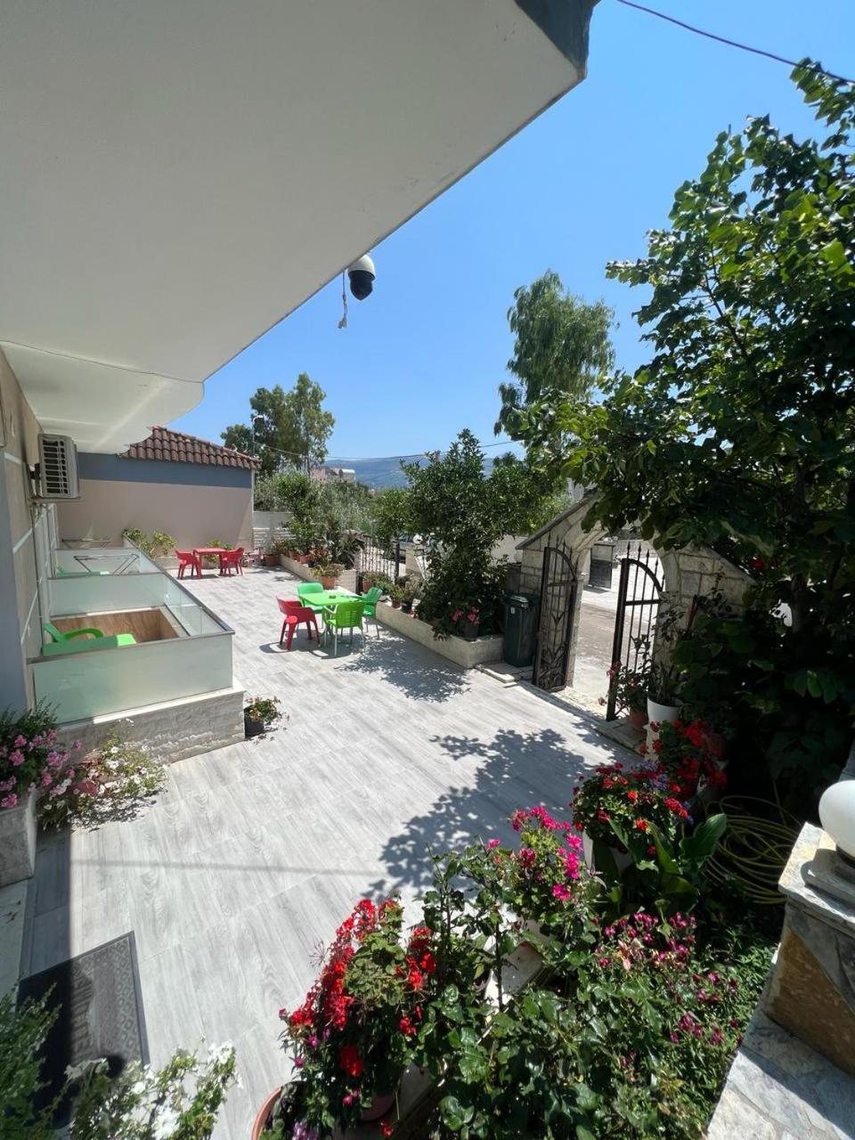 Hotel Villa Flowers Vlorë エクステリア 写真