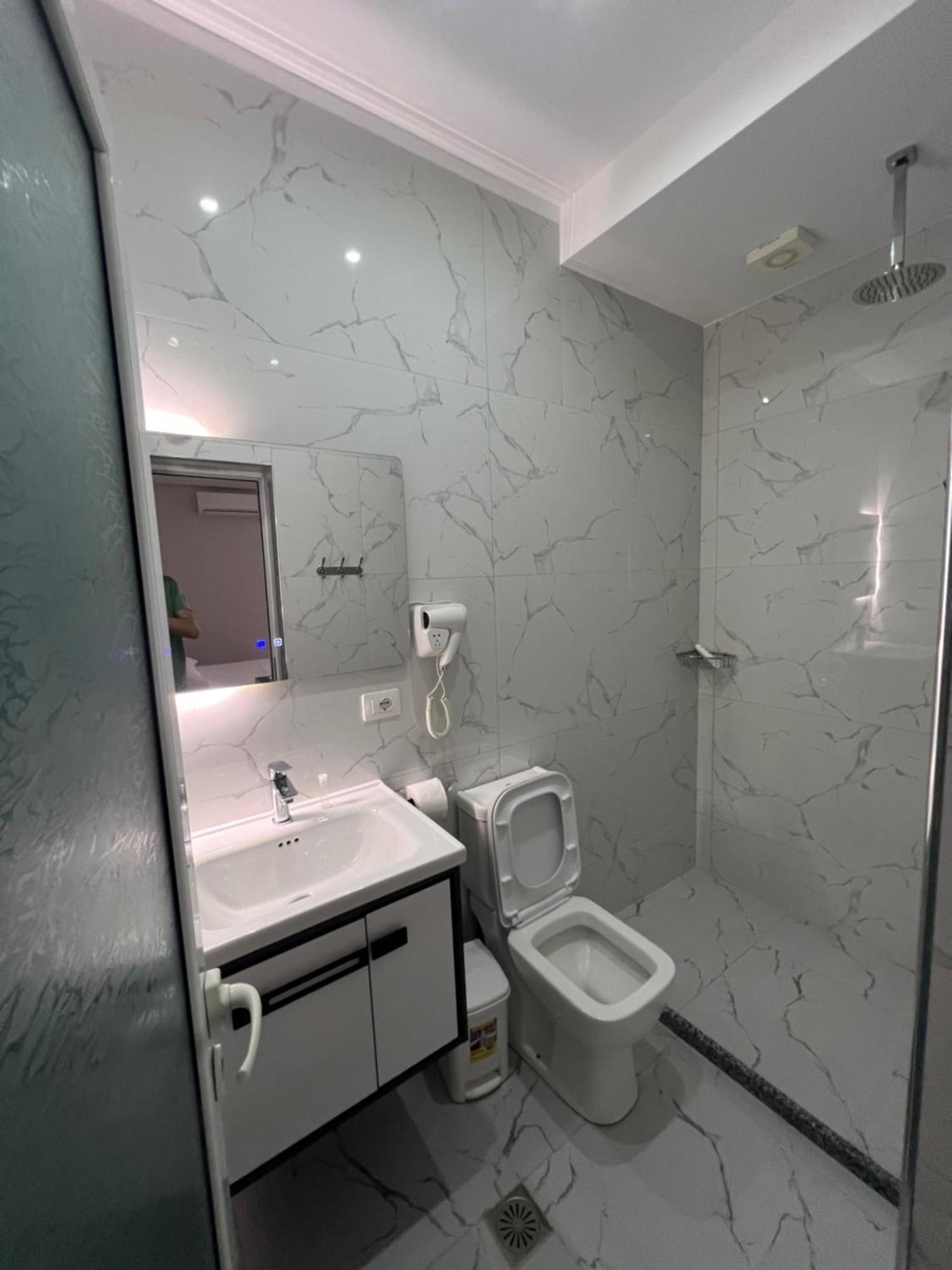 Hotel Villa Flowers Vlorë エクステリア 写真
