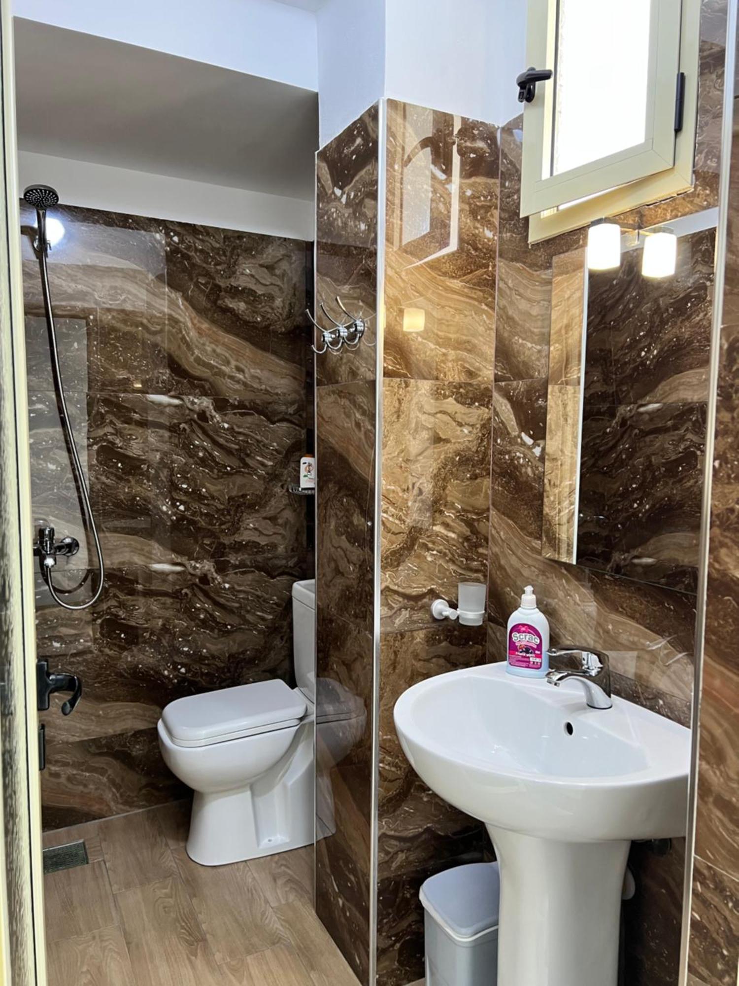 Hotel Villa Flowers Vlorë エクステリア 写真