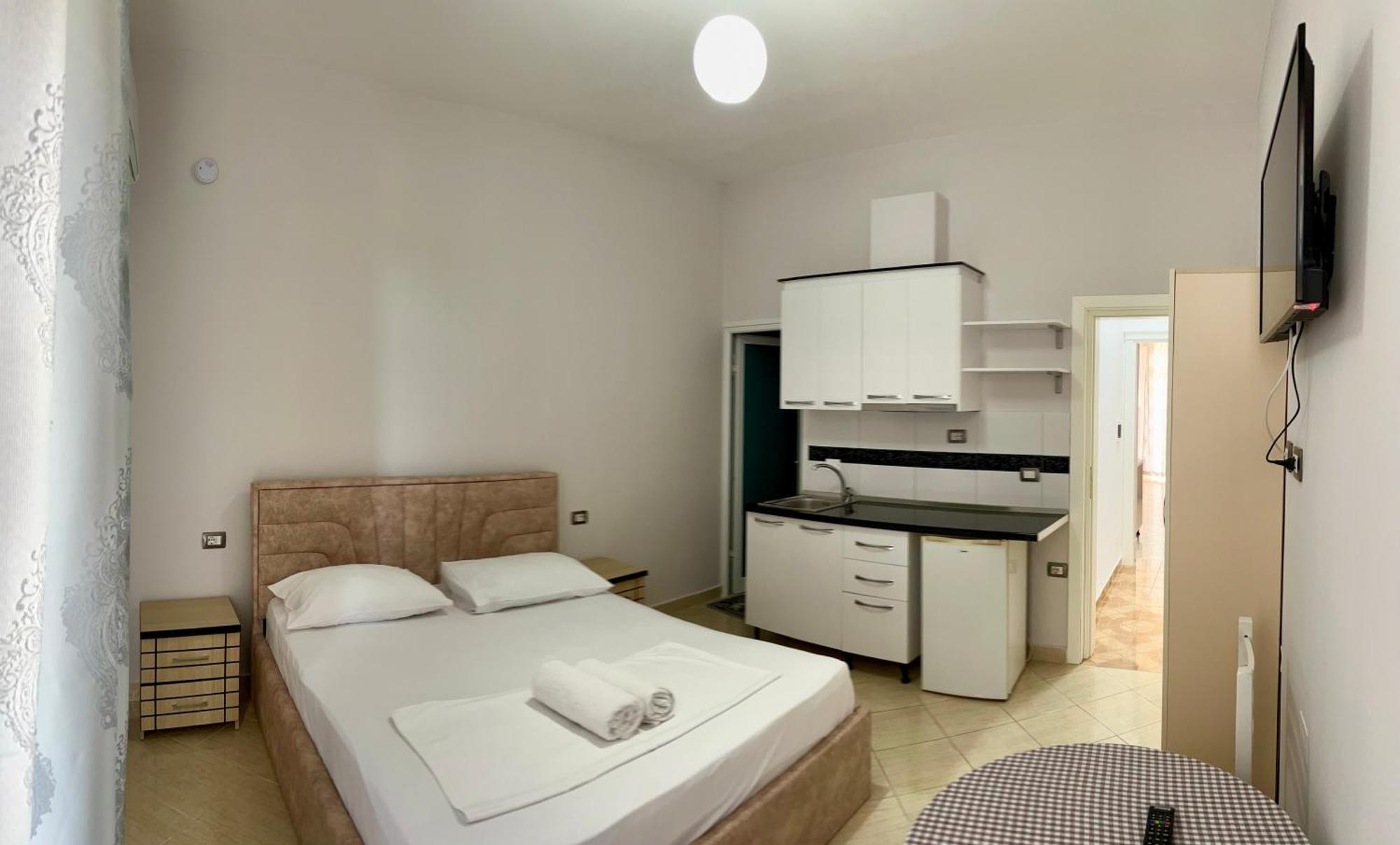 Hotel Villa Flowers Vlorë エクステリア 写真